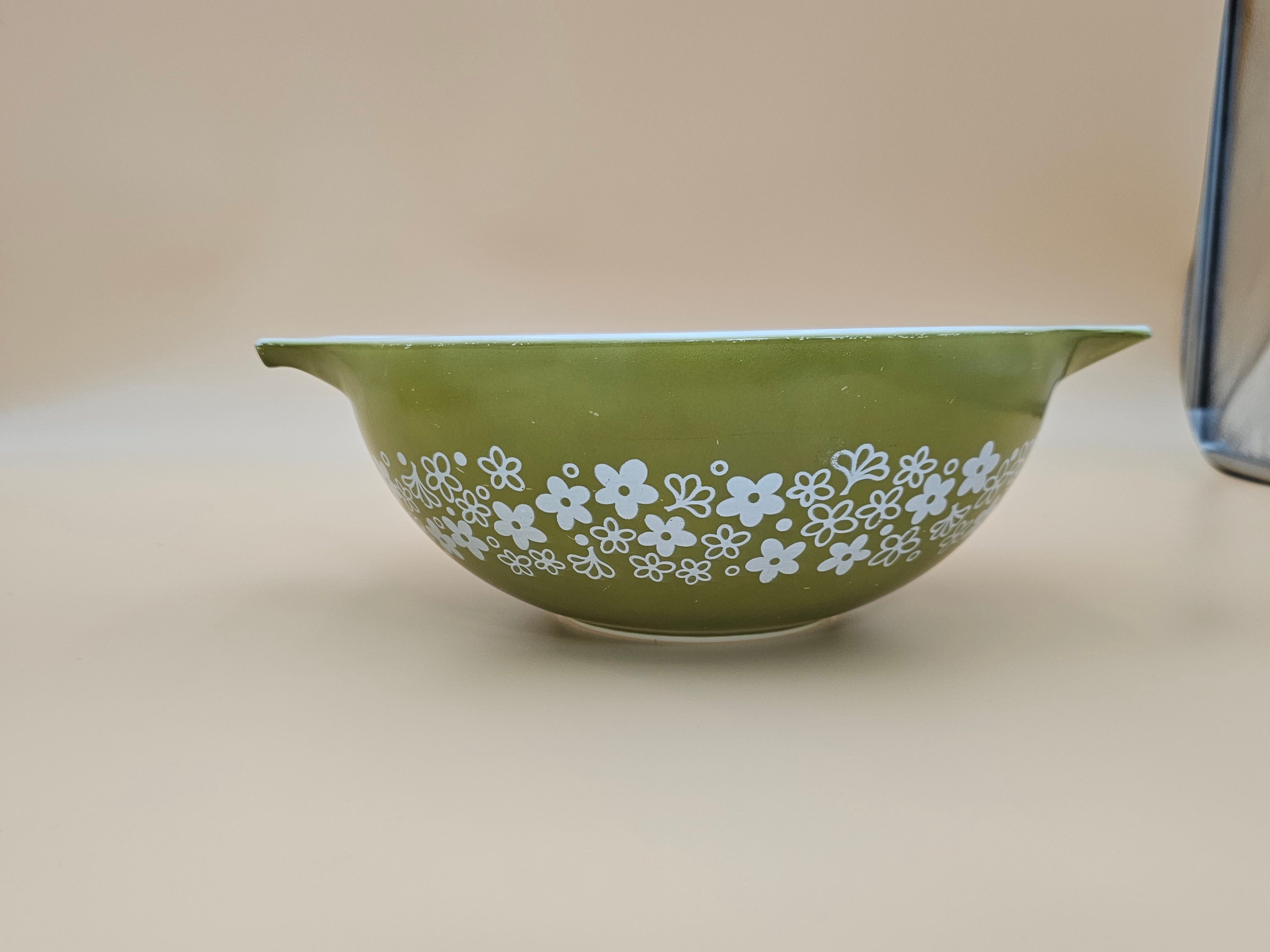 Vintage Pyrex 444 Spring Blossom Green Crazy Daisy 4 Qt Cinderella Mixing Bowl