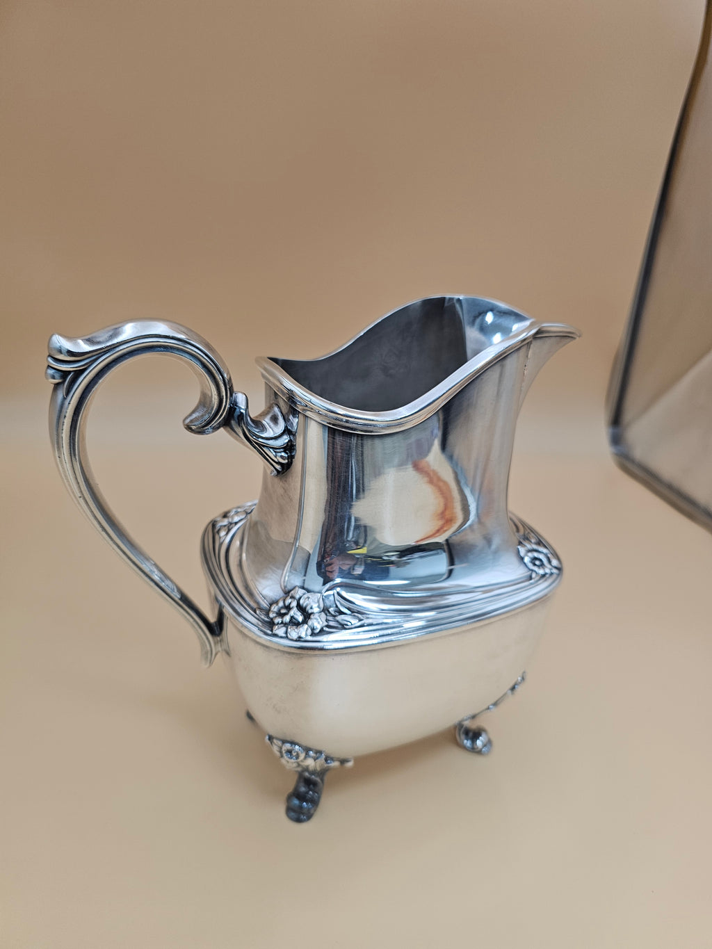 Vintage 1847 Rogers Bros Daffodil Silverplate Water Pitcher No. 9917