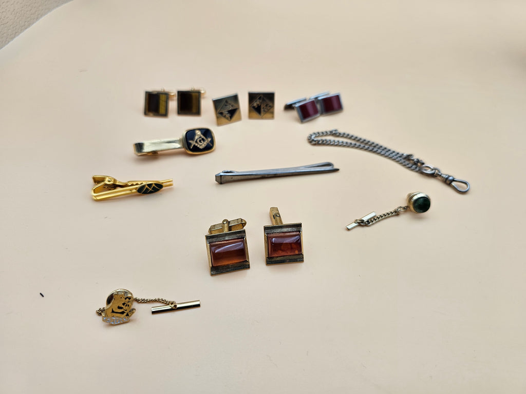 Vintage Men’s Cufflinks, Tie Bars & Tie Tacks Mixed Accessory Lot