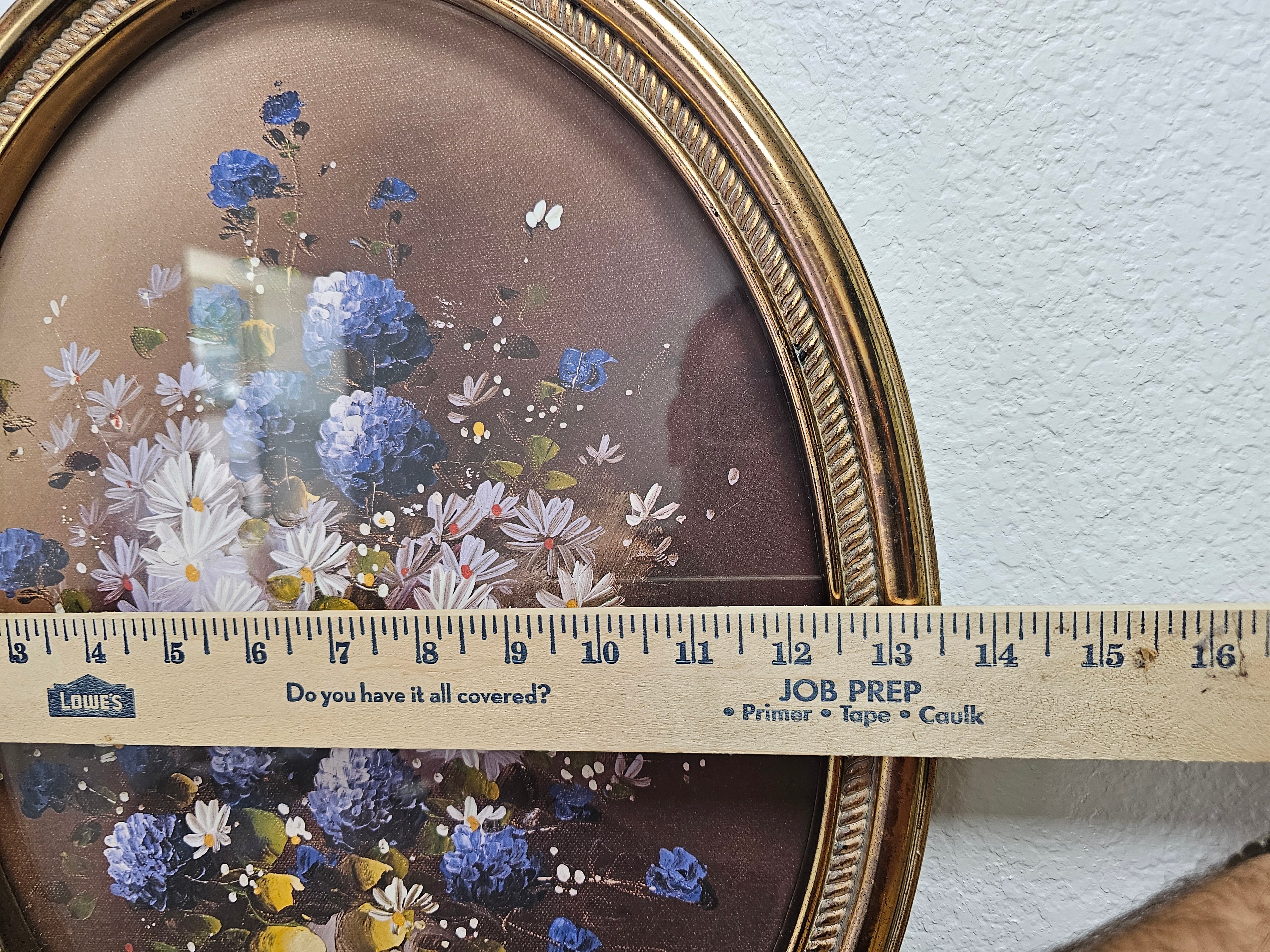 Oval Blue and White Floral Still Life Wall Art in Gold-Tone Frame – 17.5 x 13.5 in