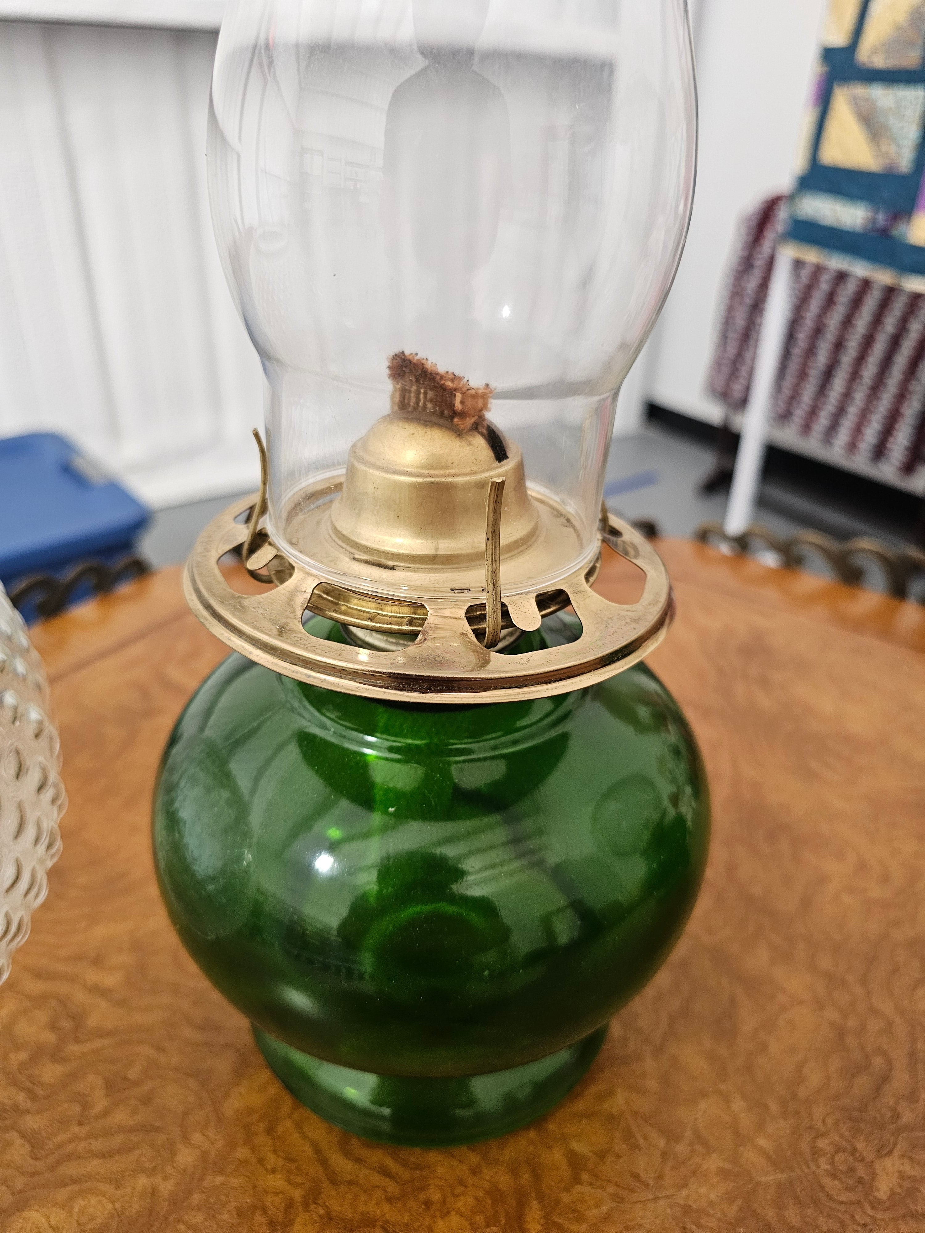 Vintage J-2088 Green Glass Oil Lamp with P&A Eagle Burner & Hobnail Shade (2 of 2)