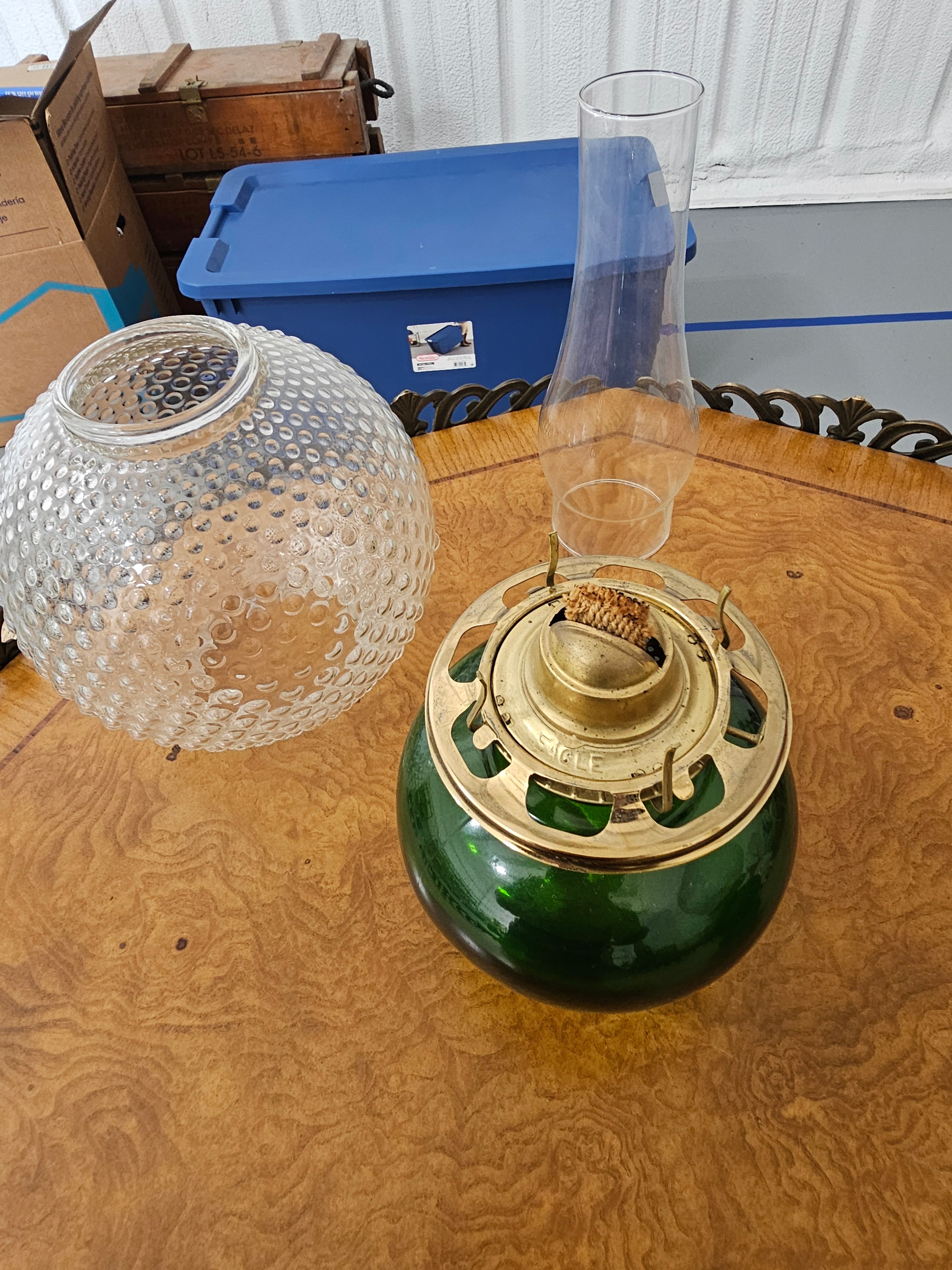 Vintage J-2088 Green Glass Oil Lamp with P&A Eagle Burner & Hobnail Shade (2 of 2)