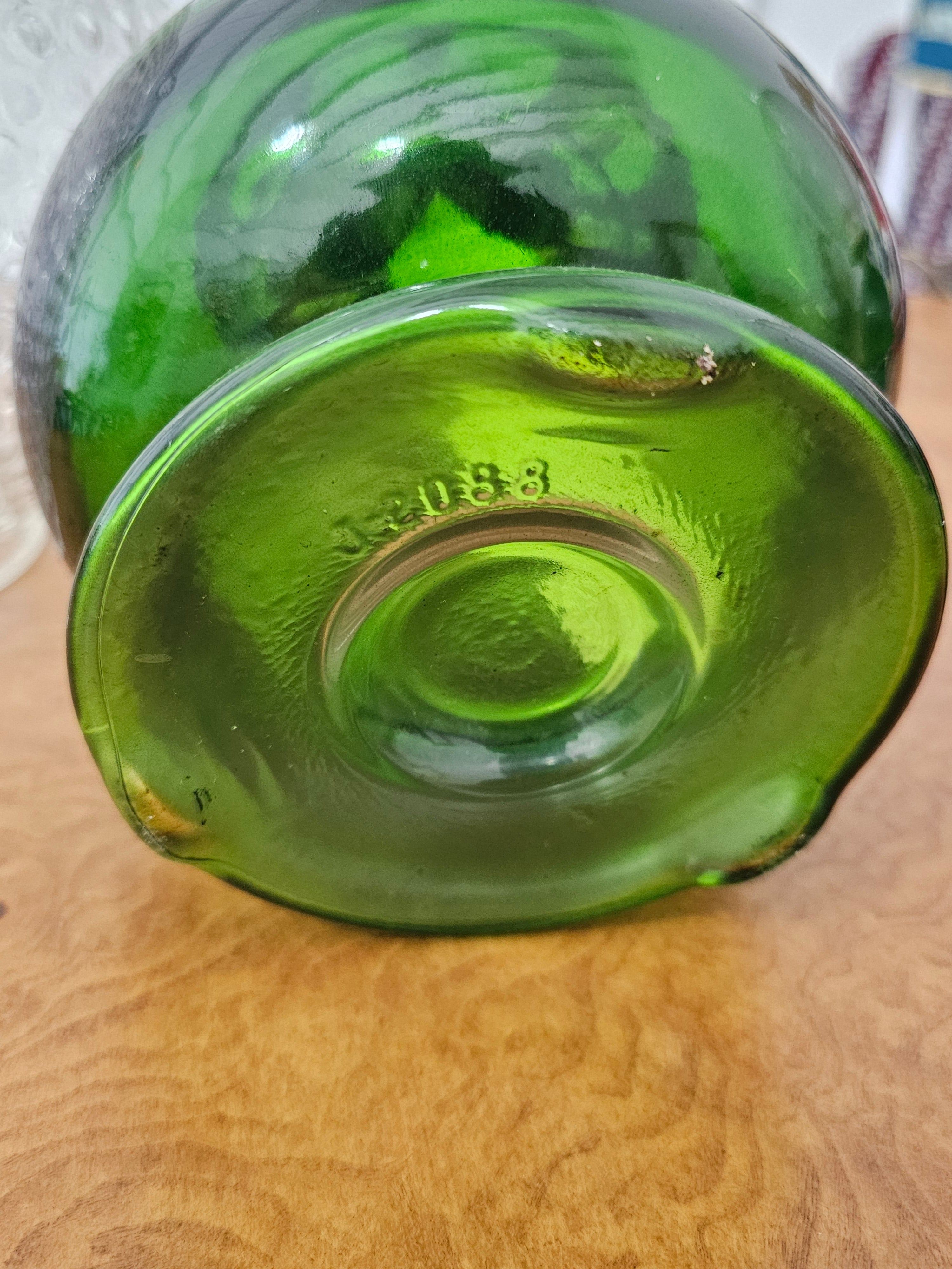 Vintage J-2088 Green Glass Oil Lamp with P&A Eagle Burner & Hobnail Shade (2 of 2)