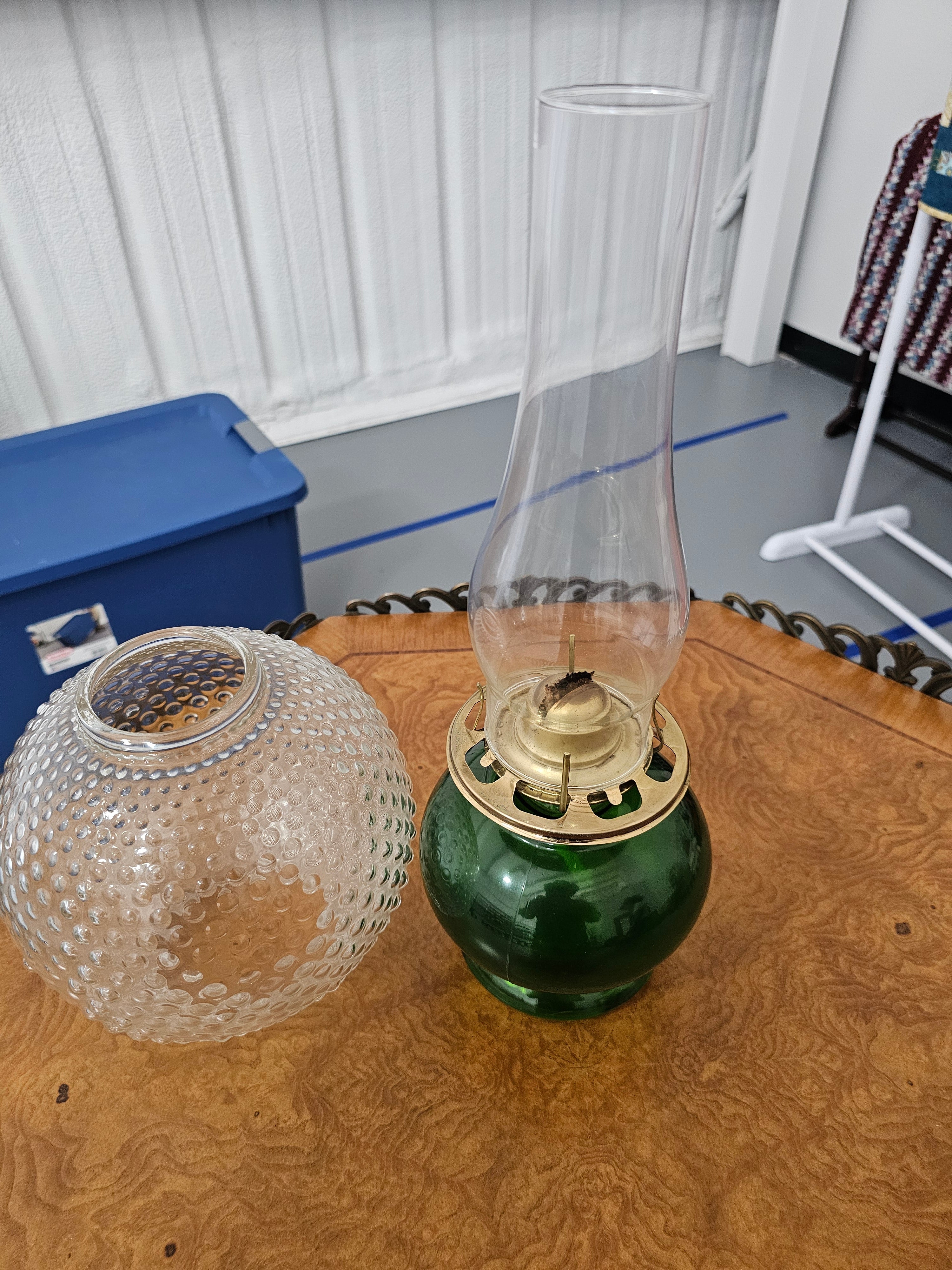 Vintage J-2088 Green Glass Oil Lamp with P&A Eagle Burner & Hobnail Shade (1 of 2)