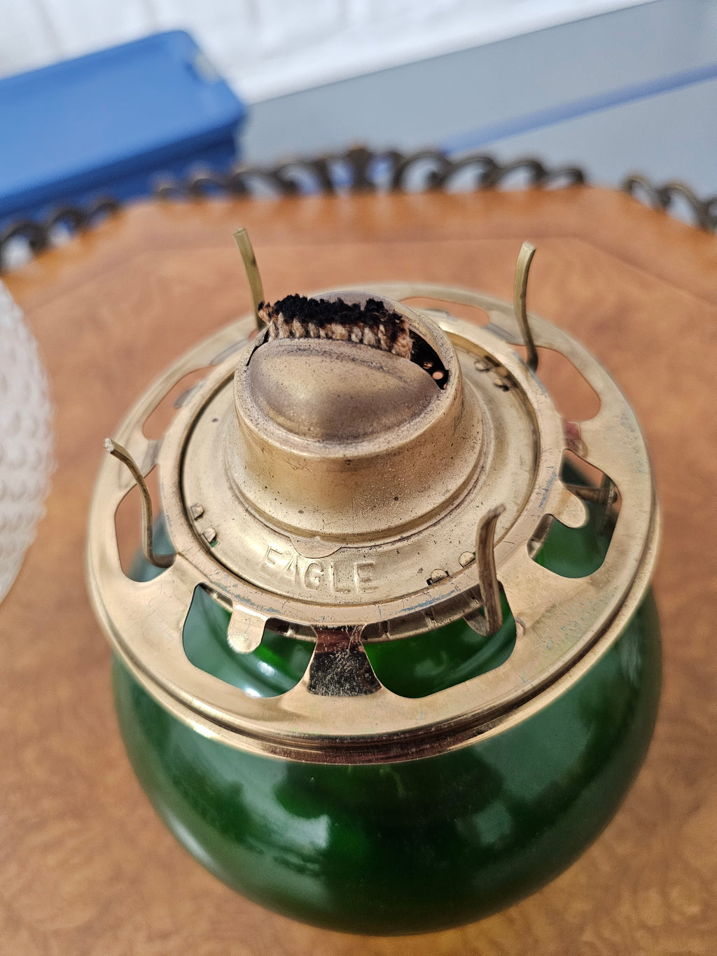 Vintage J-2088 Green Glass Oil Lamp with P&A Eagle Burner & Hobnail Shade (1 of 2)
