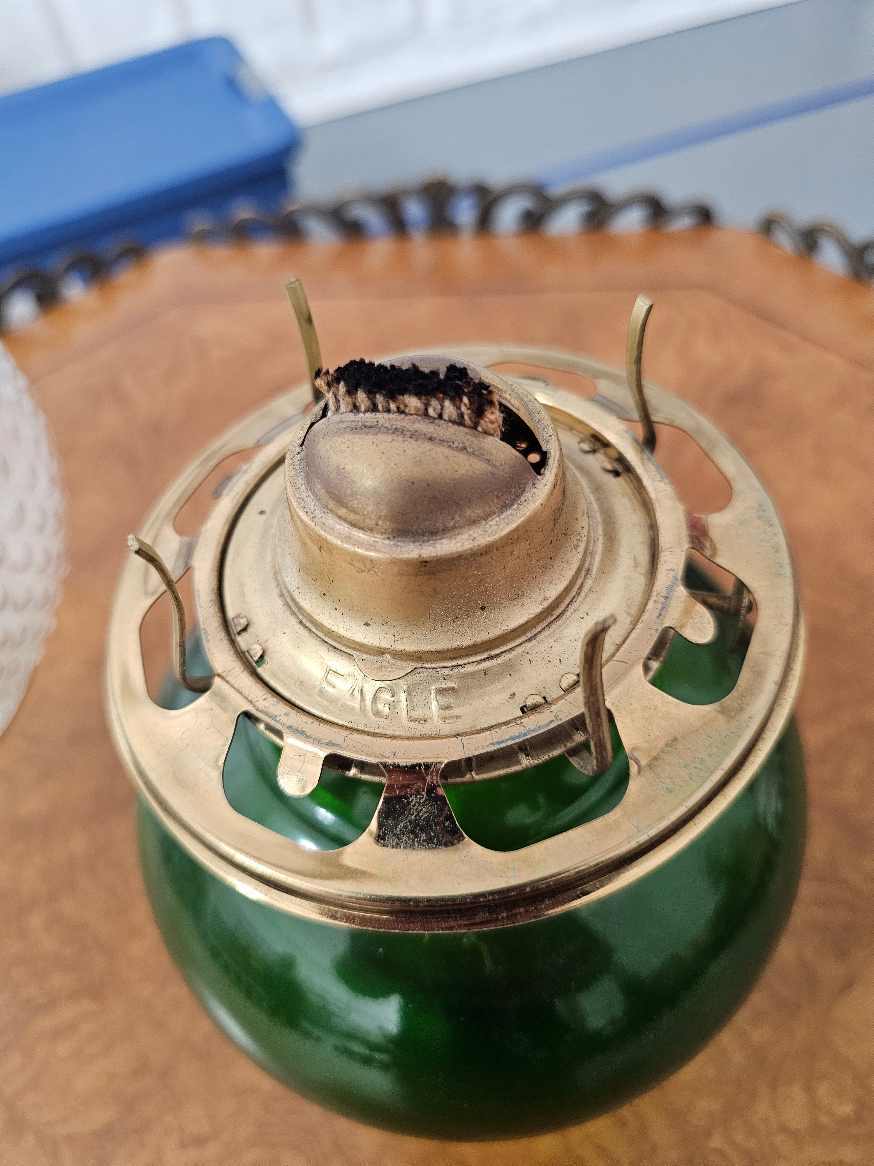 Vintage J-2088 Green Glass Oil Lamp with P&A Eagle Burner & Hobnail Shade (1 of 2)