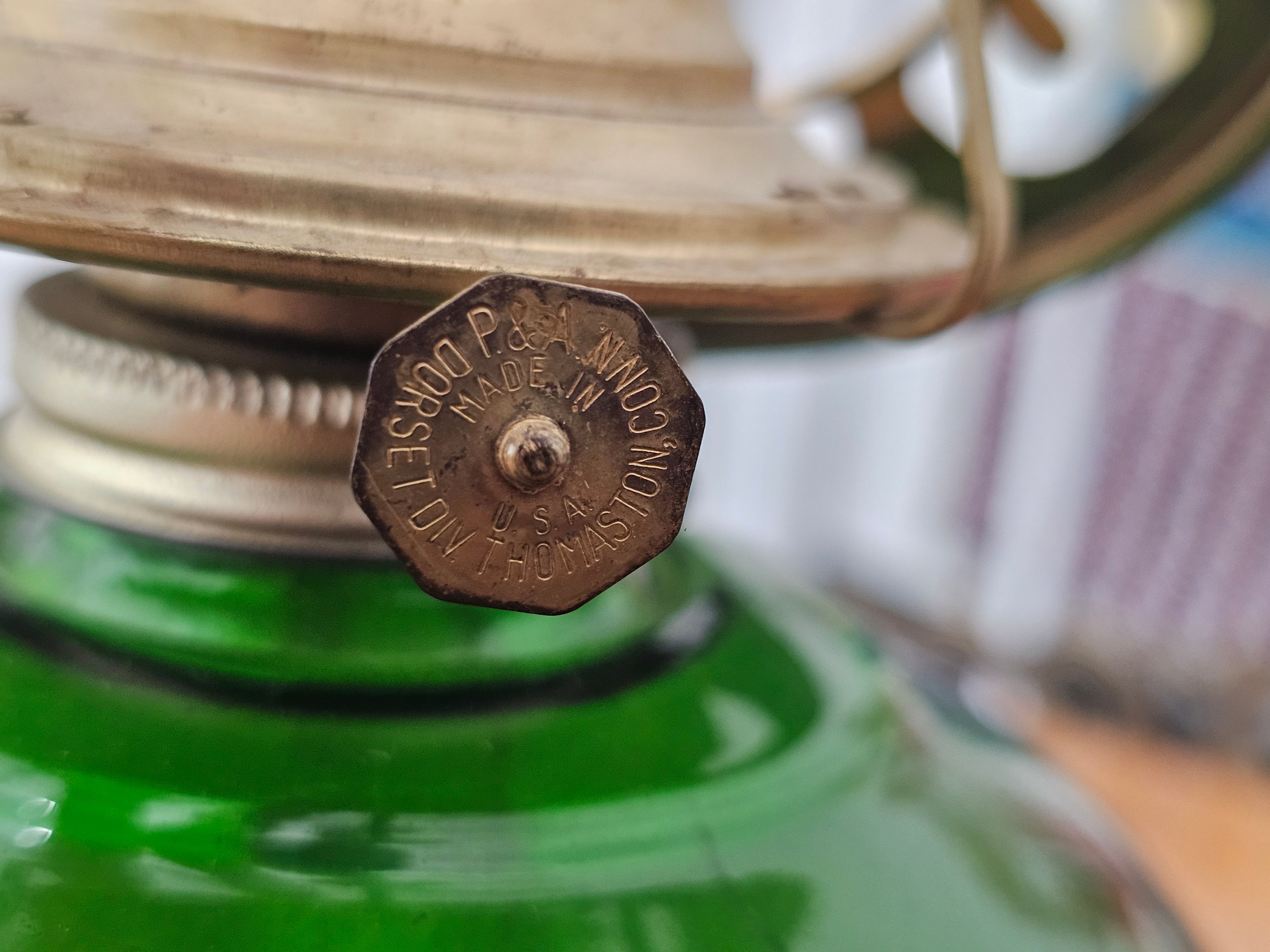 Vintage J-2088 Green Glass Oil Lamp with P&A Eagle Burner & Hobnail Shade (1 of 2)