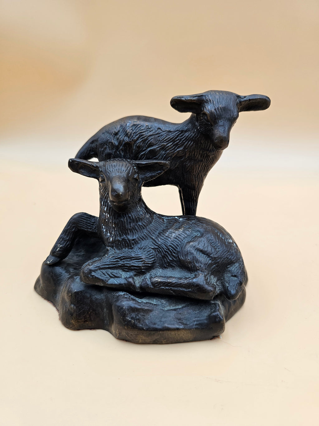 Vintage-Style Cast Metal Sheep & Lamb Figurine – Rustic Farmhouse Sculpture