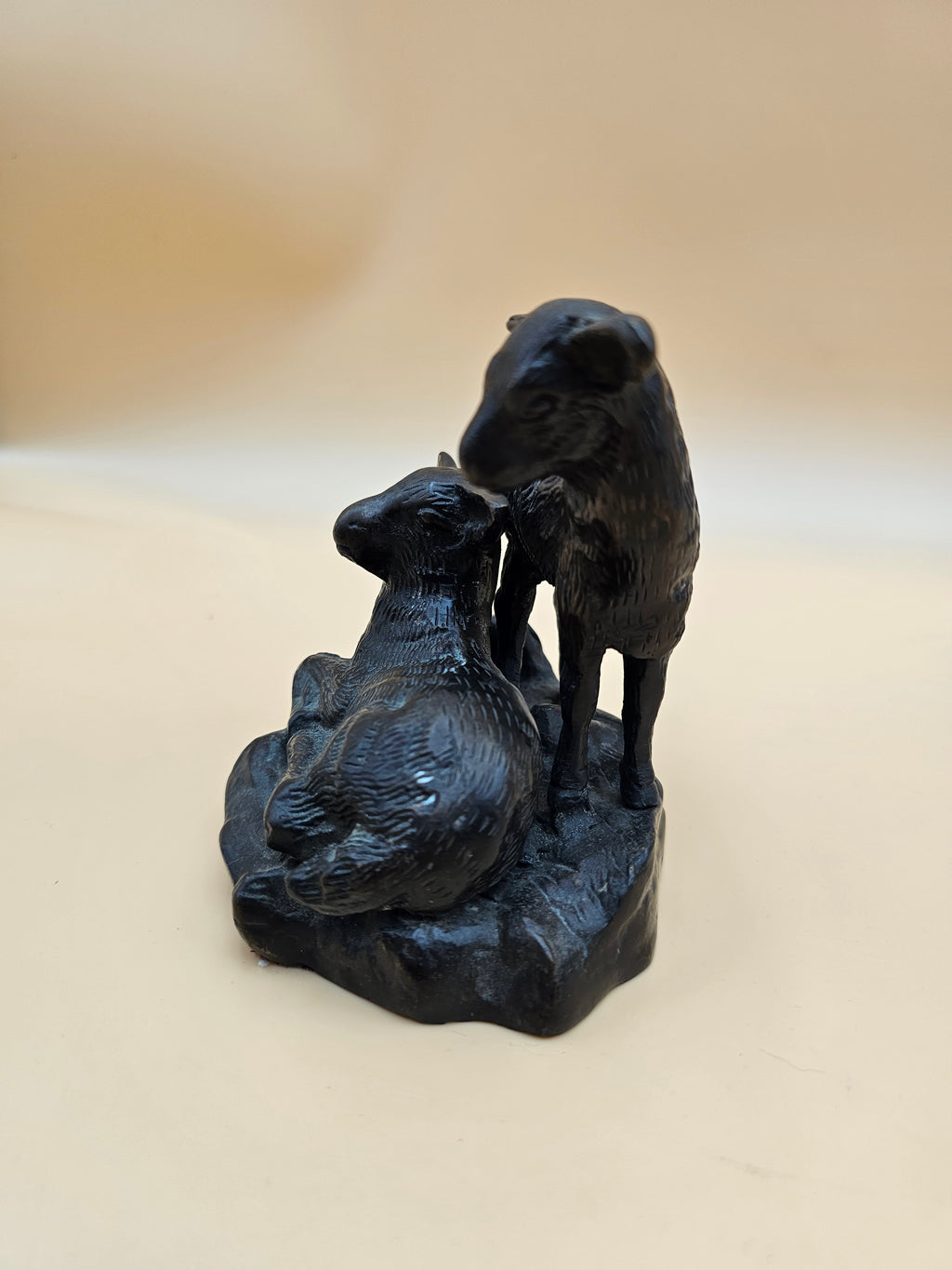 Vintage-Style Cast Metal Sheep & Lamb Figurine – Rustic Farmhouse Sculpture