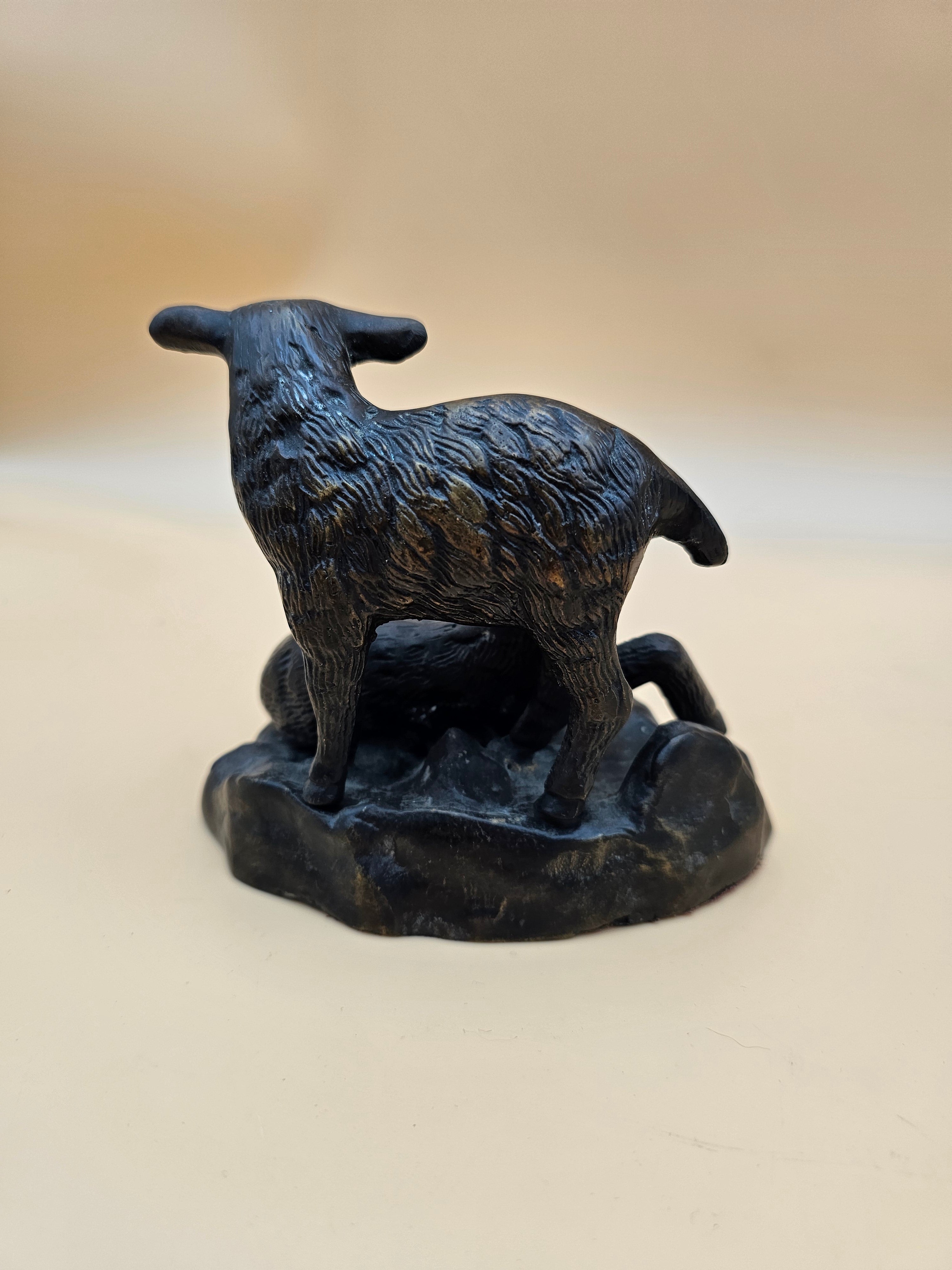 Vintage-Style Cast Metal Sheep & Lamb Figurine – Rustic Farmhouse Sculpture