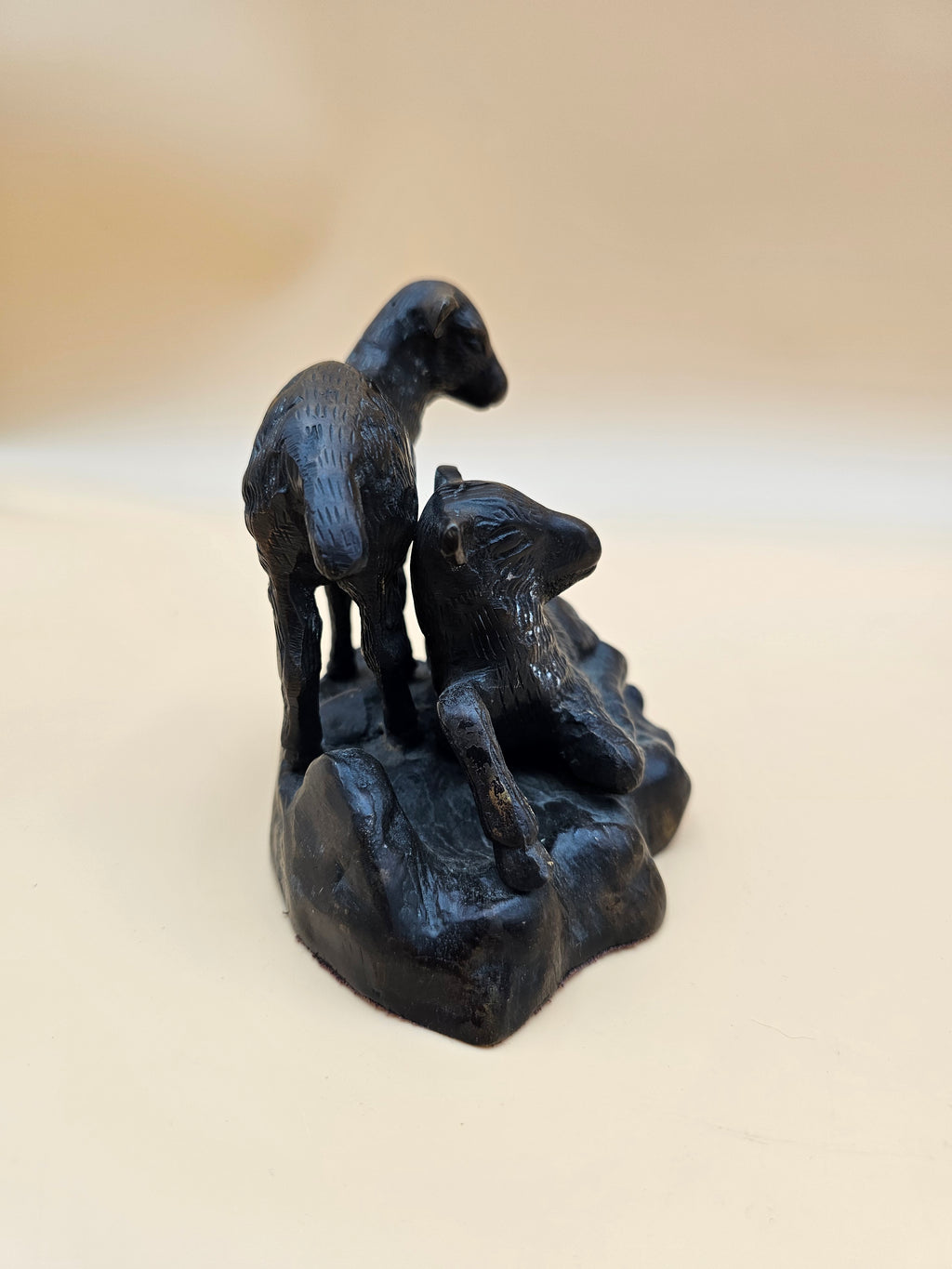 Vintage-Style Cast Metal Sheep & Lamb Figurine – Rustic Farmhouse Sculpture