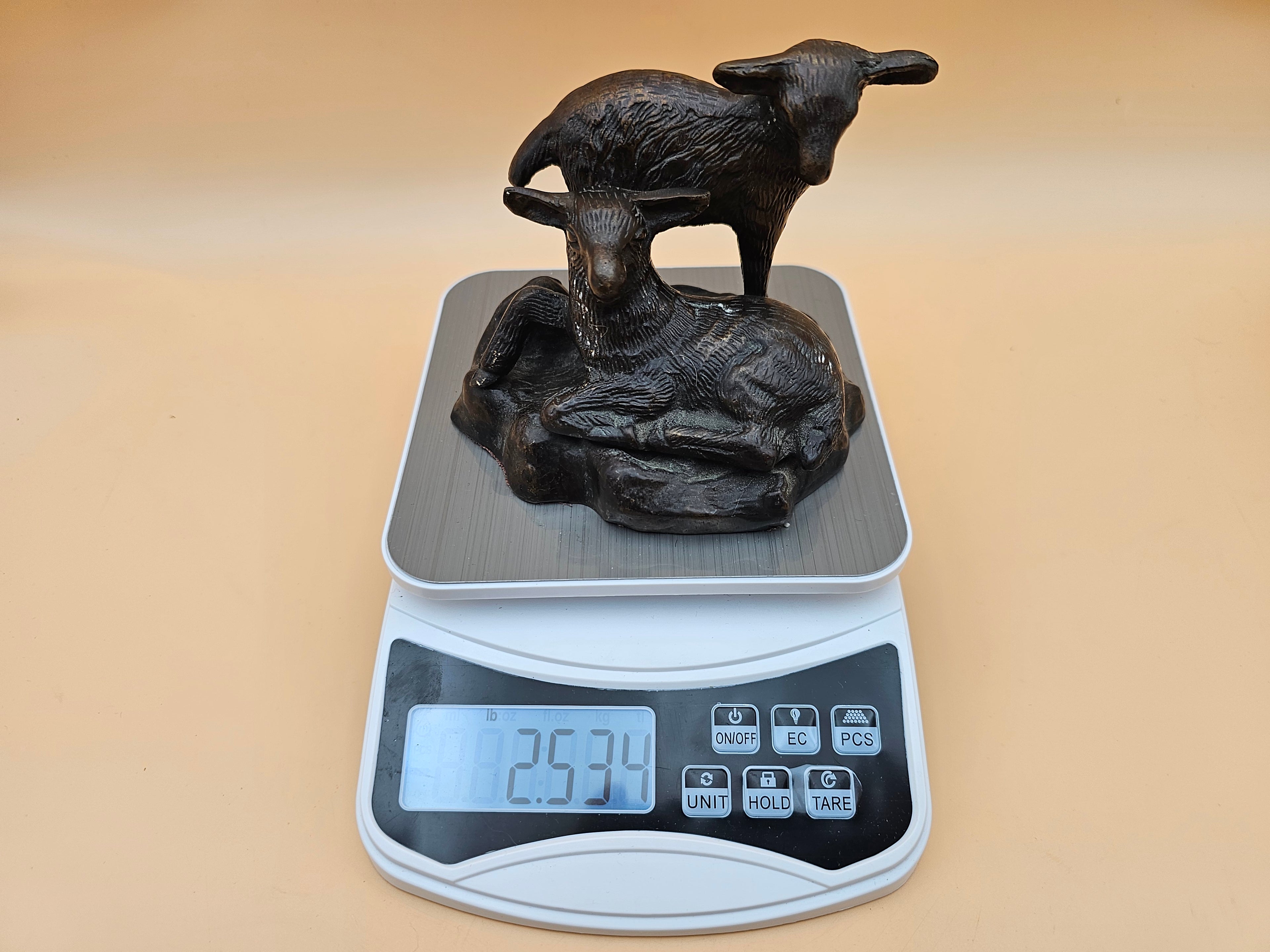 Vintage-Style Cast Metal Sheep & Lamb Figurine – Rustic Farmhouse Sculpture