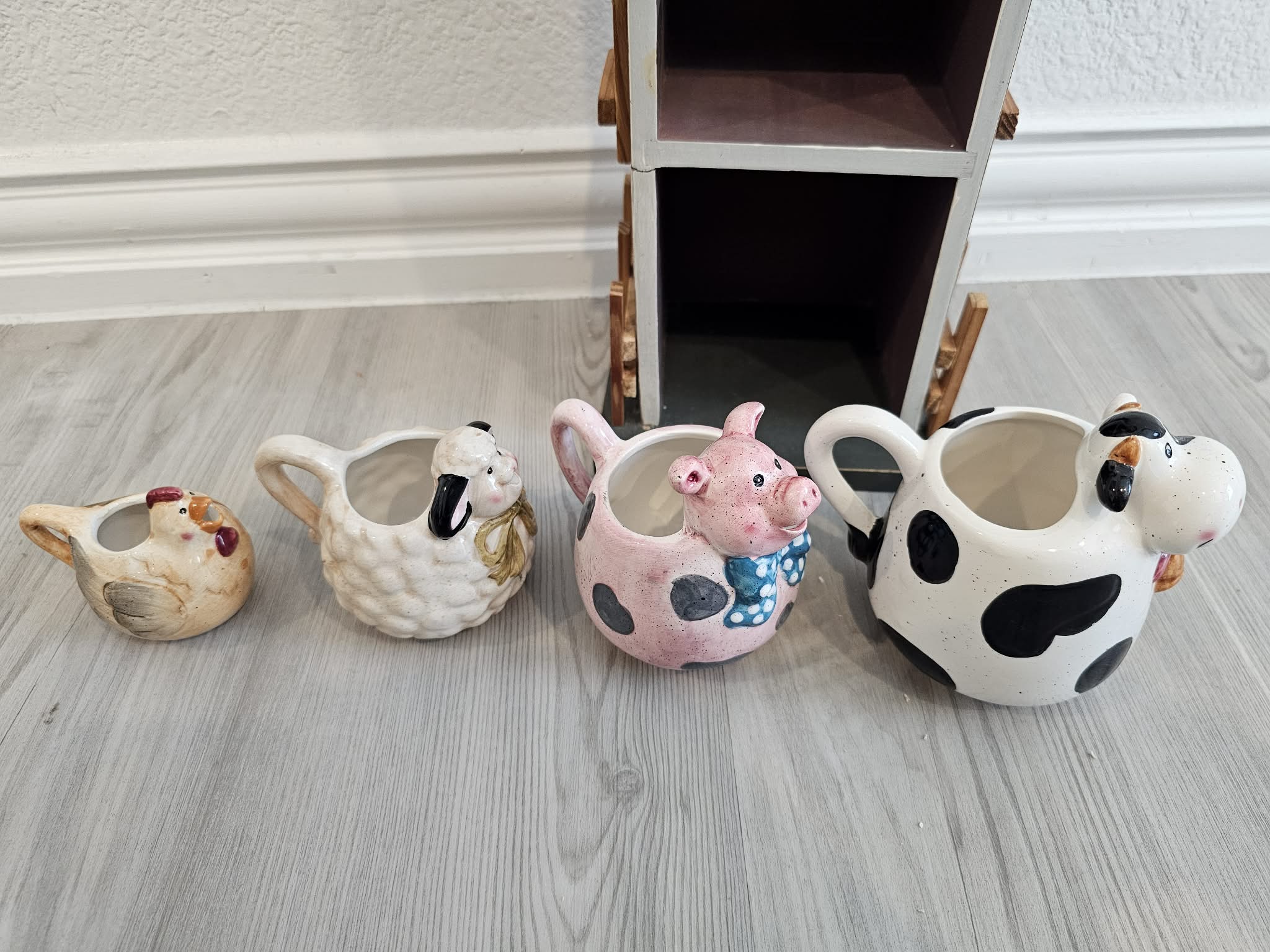 JGI Ceramic Farm Animal Measuring Cups with Wooden Barn Display – 4-Piece Set