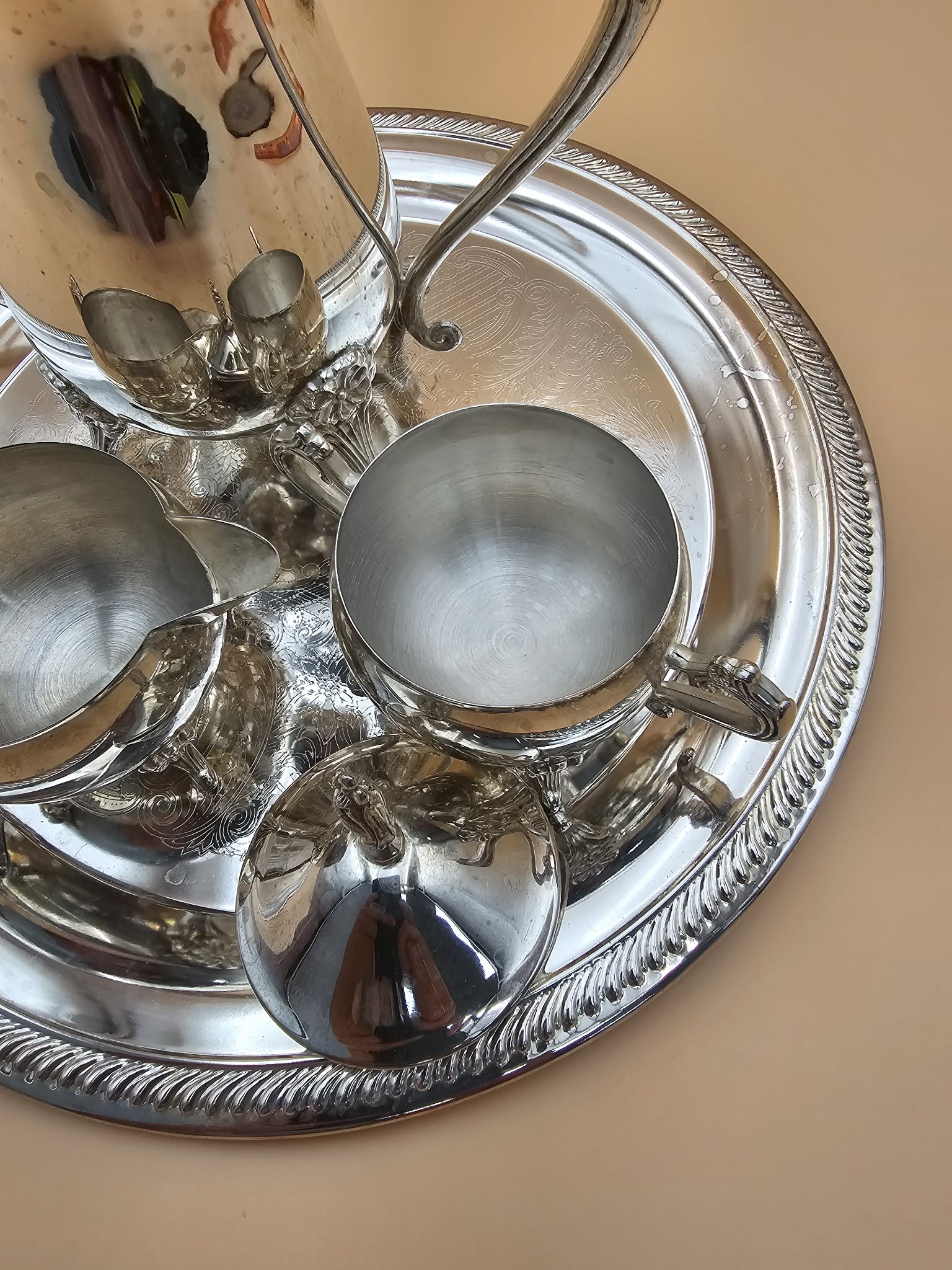 Vintage-Style Ornate Silver-Plated Tea & Coffee Service with Round Tray – 4 Piece Set