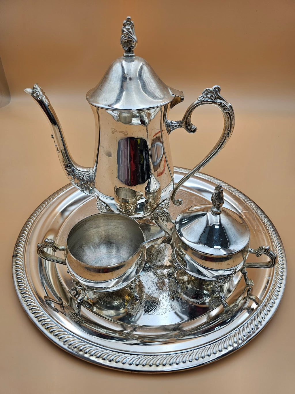 Vintage-Style Ornate Silver-Plated Tea & Coffee Service with Round Tray – 4 Piece Set