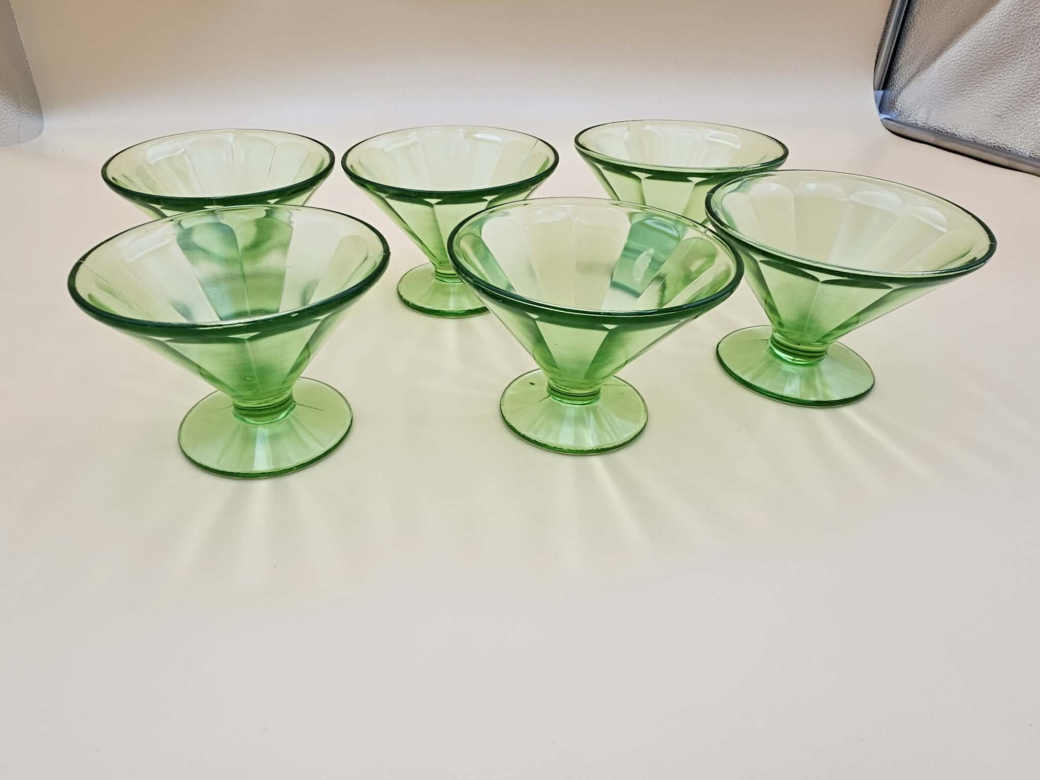 1930s Federal Glass Green UV-Reactive Optic Sherbet Dishes – Set of 6