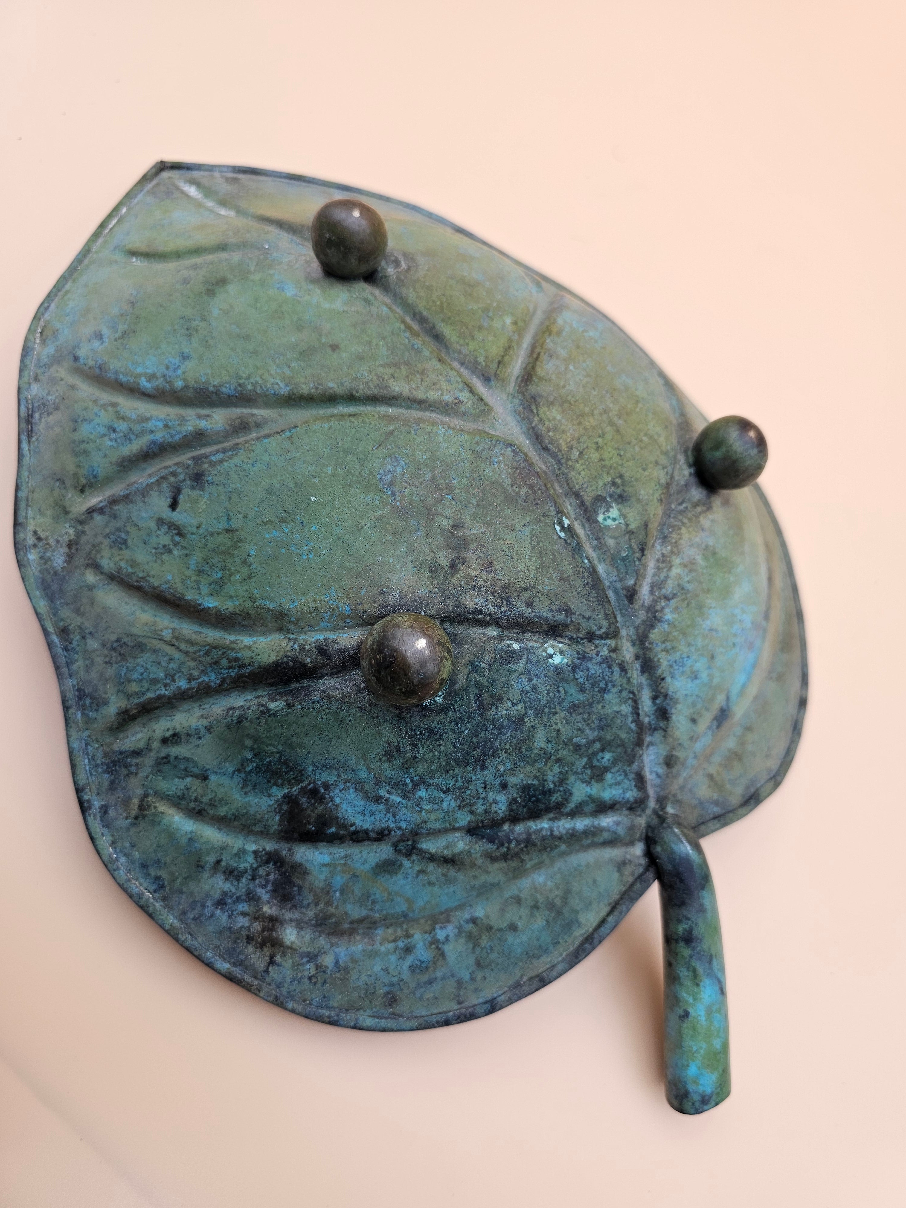 Rustic footed metal leaf decorative dish