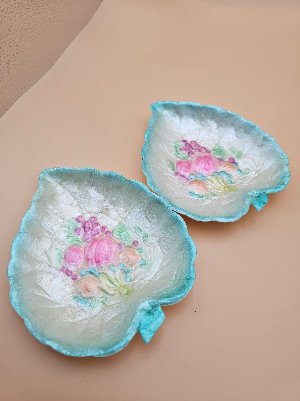 Decorative tray dish made of shells set of 2