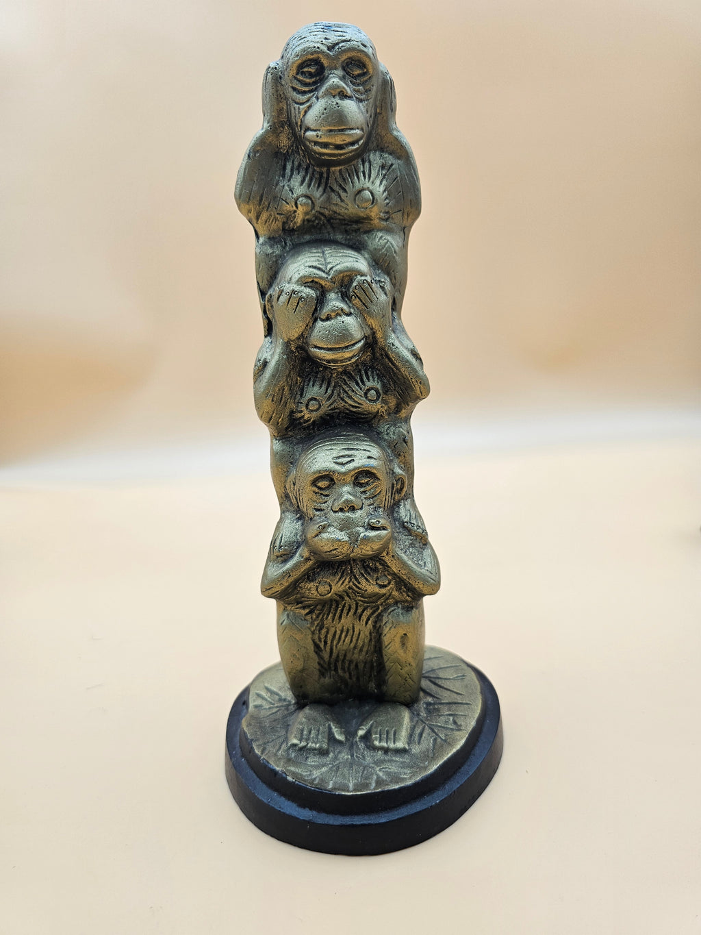 vertical totem-style sculpture of the Three Wise Monkeys