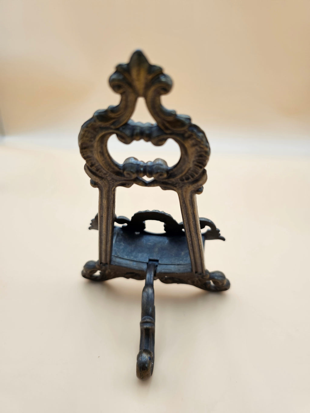 vintage ornate tabletop display easel